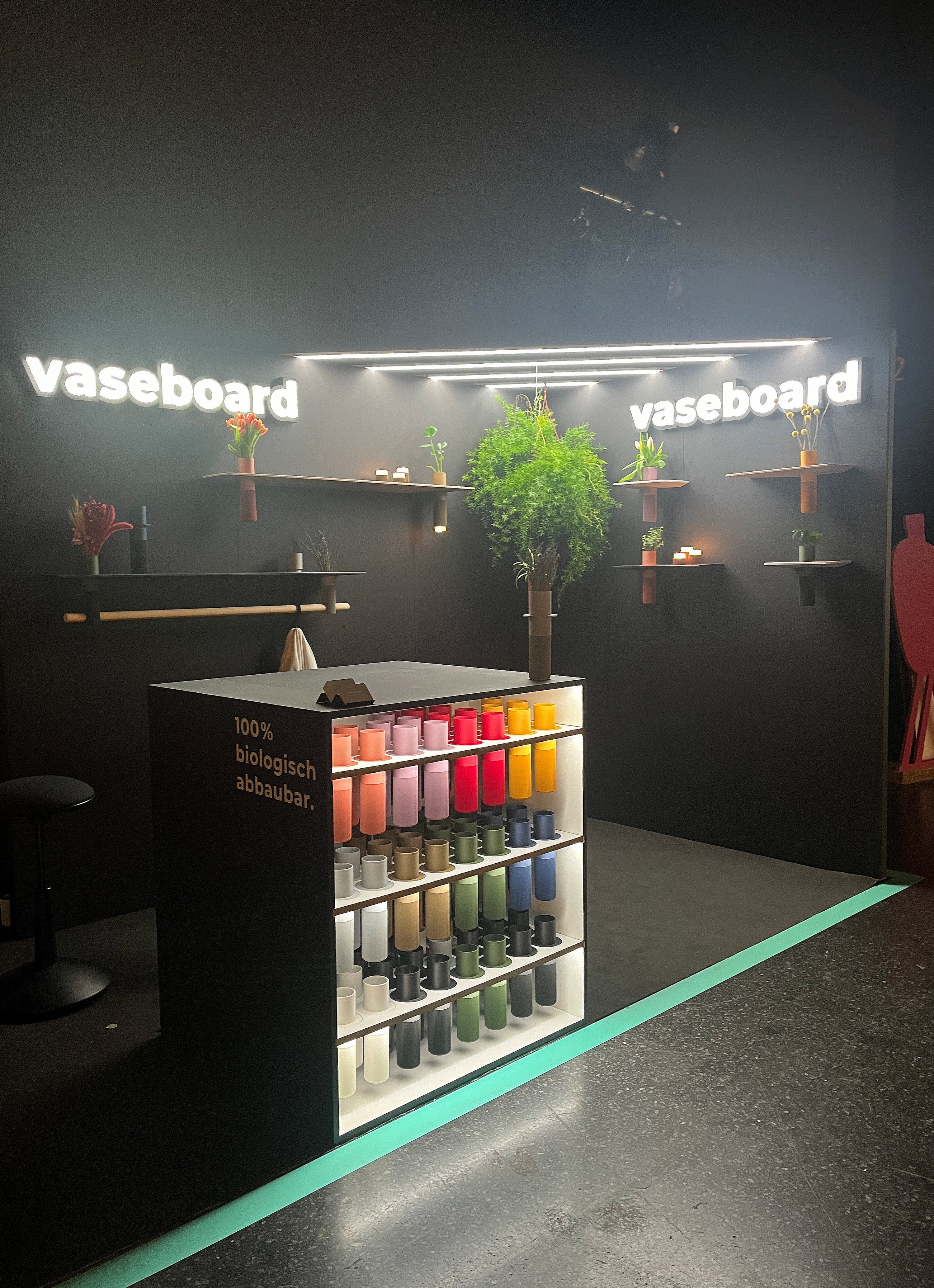 Vaseboard Startup Messestand Blickfang Designmesse