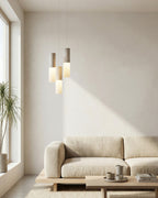 Leuchtende Hängevase mit Pflanze im Wohnzimmer