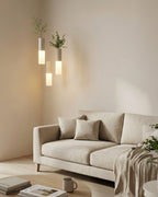 Moderne Hängevase mit LED Beleuchtung über Sofa