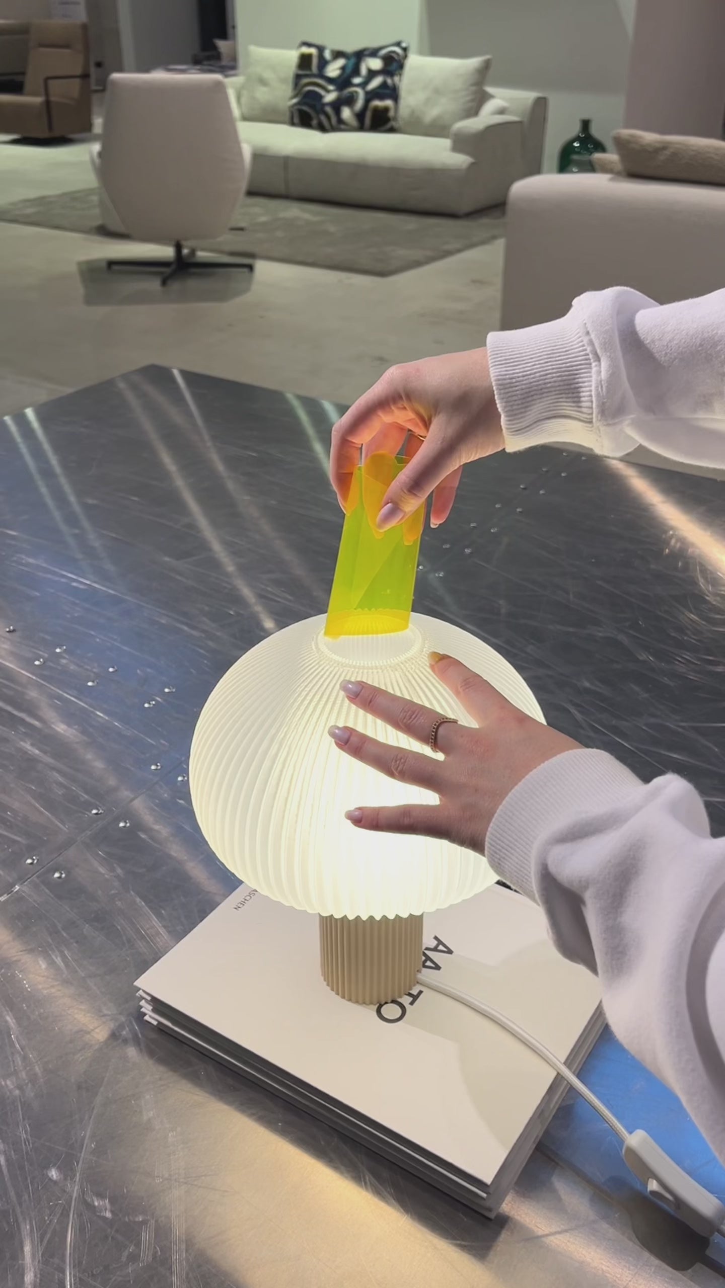 AURA Lamp | Design Tischleuchte mit Farbfilter System